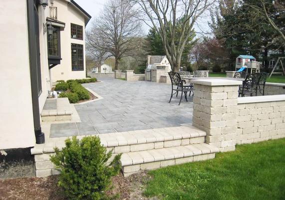 Beautiful-patio-stoop-with-built-in-grill